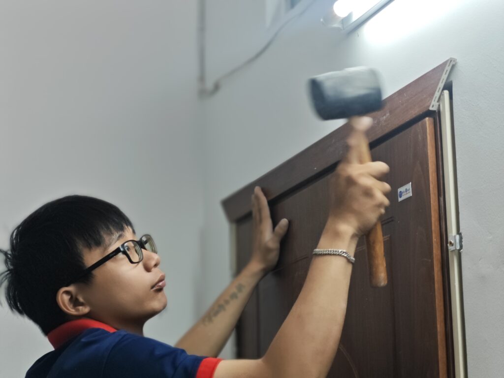 Cắt và đóng nẹp hoàn thiện