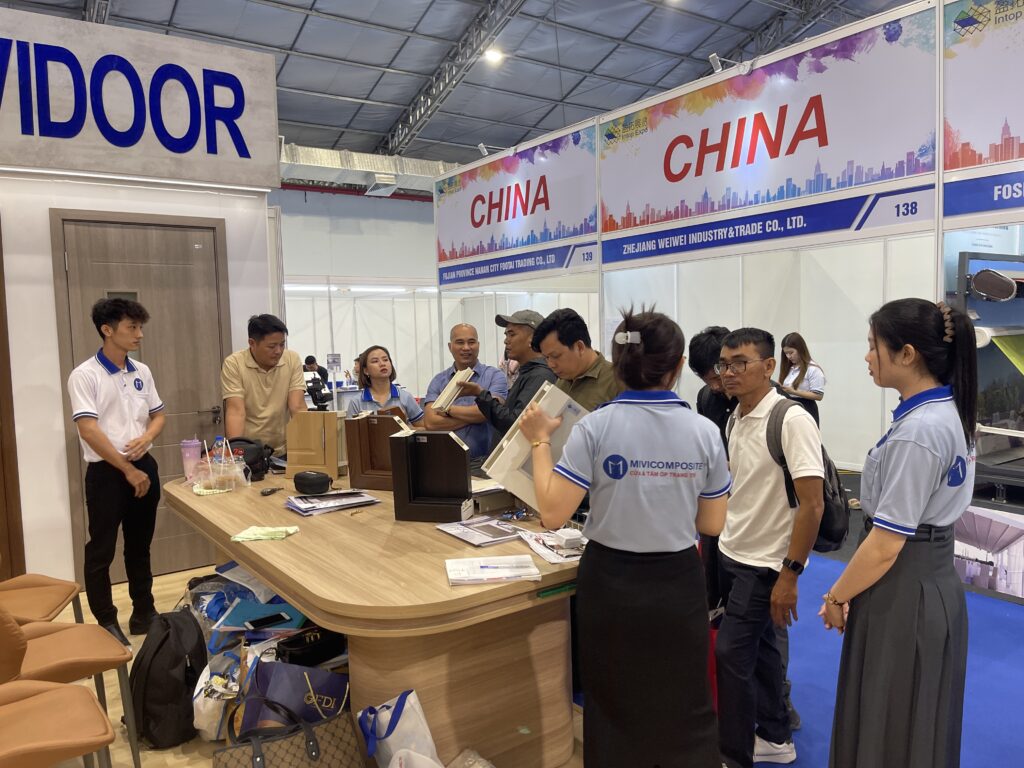 Cửa composite Mividoor trong quá trình thi công thực tế