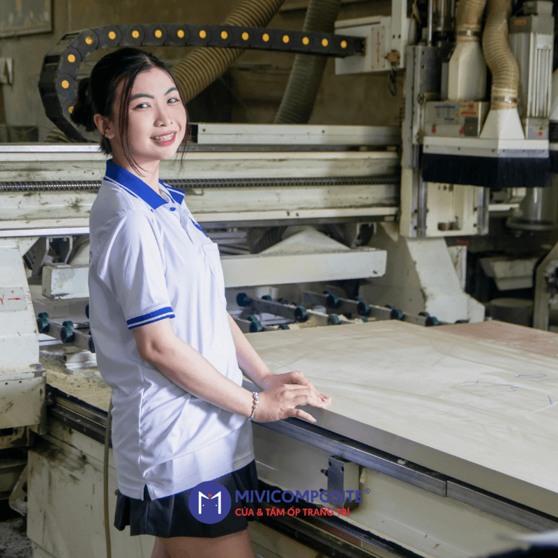 giá cửa nhựa composite