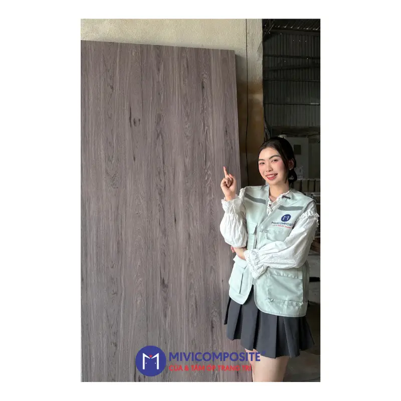 Cửa composite giá 2 triệu 7