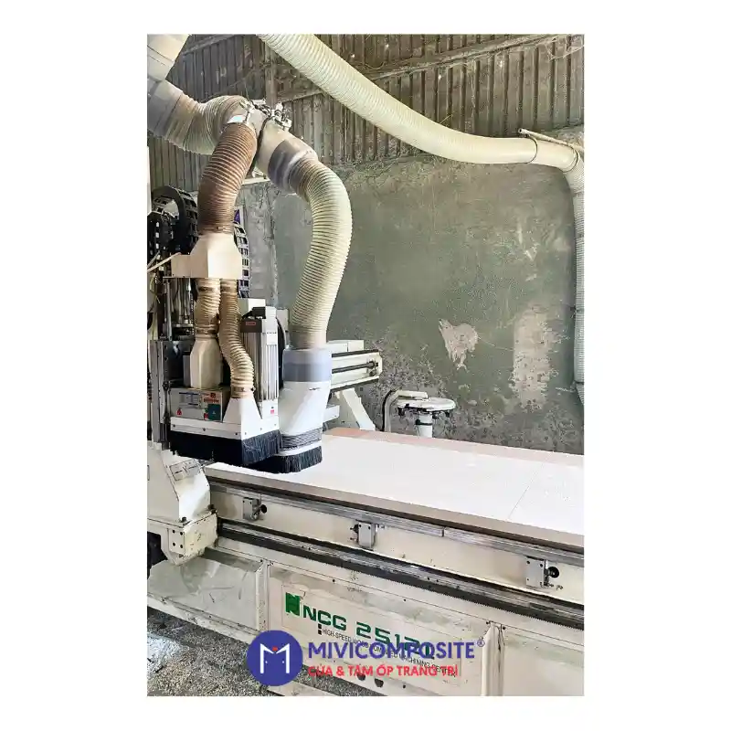 Nhà máy sản xuất cửa nhựa composite