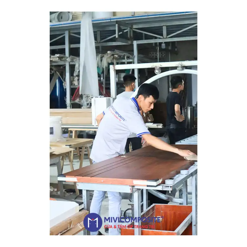 Nhà máy sản xuất cửa nhựa composite