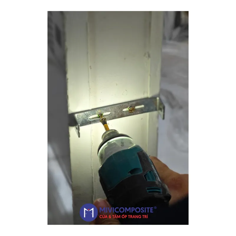Thi công cửa gỗ nhựa composite