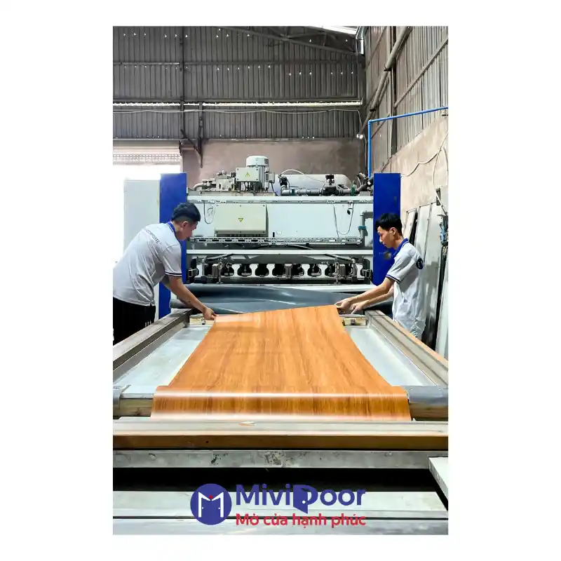 Phủ phim cửa composite