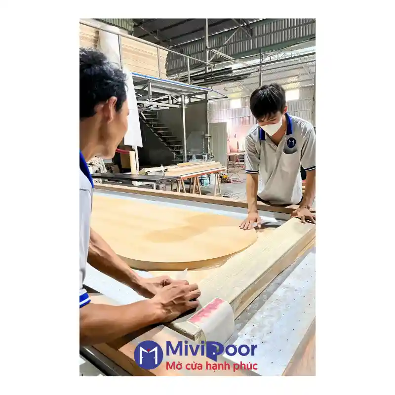 Phủ phim cửa composite