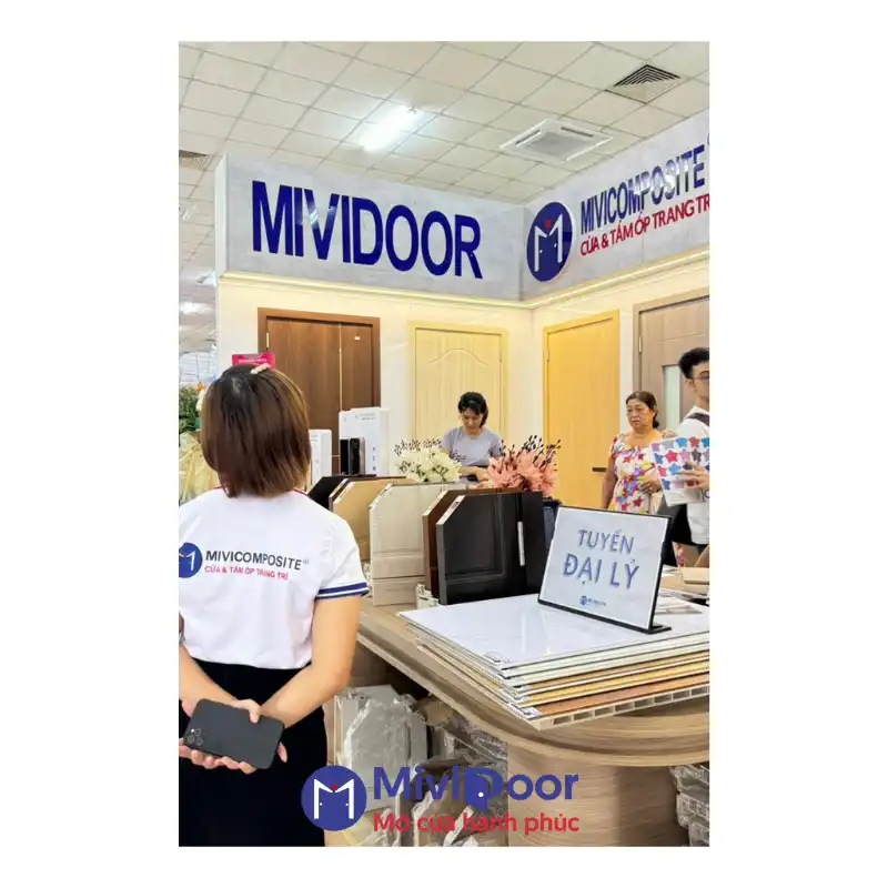 Cửa composite cho nhà có người lớn tuổi